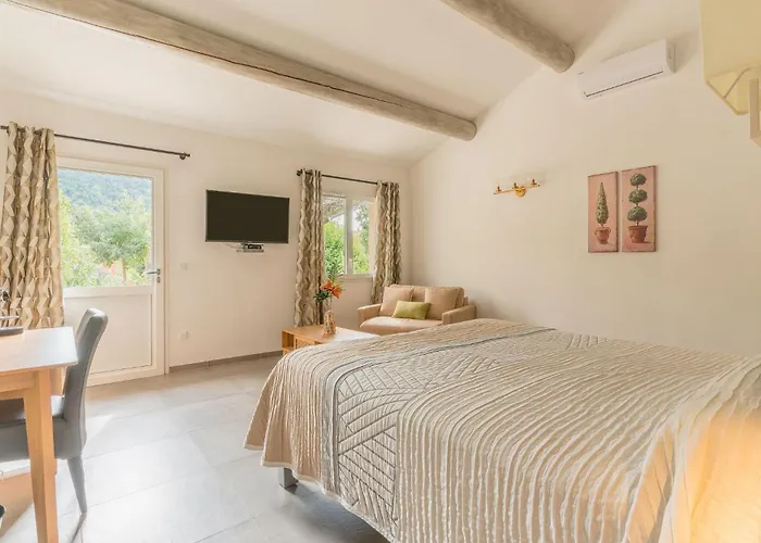 Logis Hotel Restaurant Le Pradinas