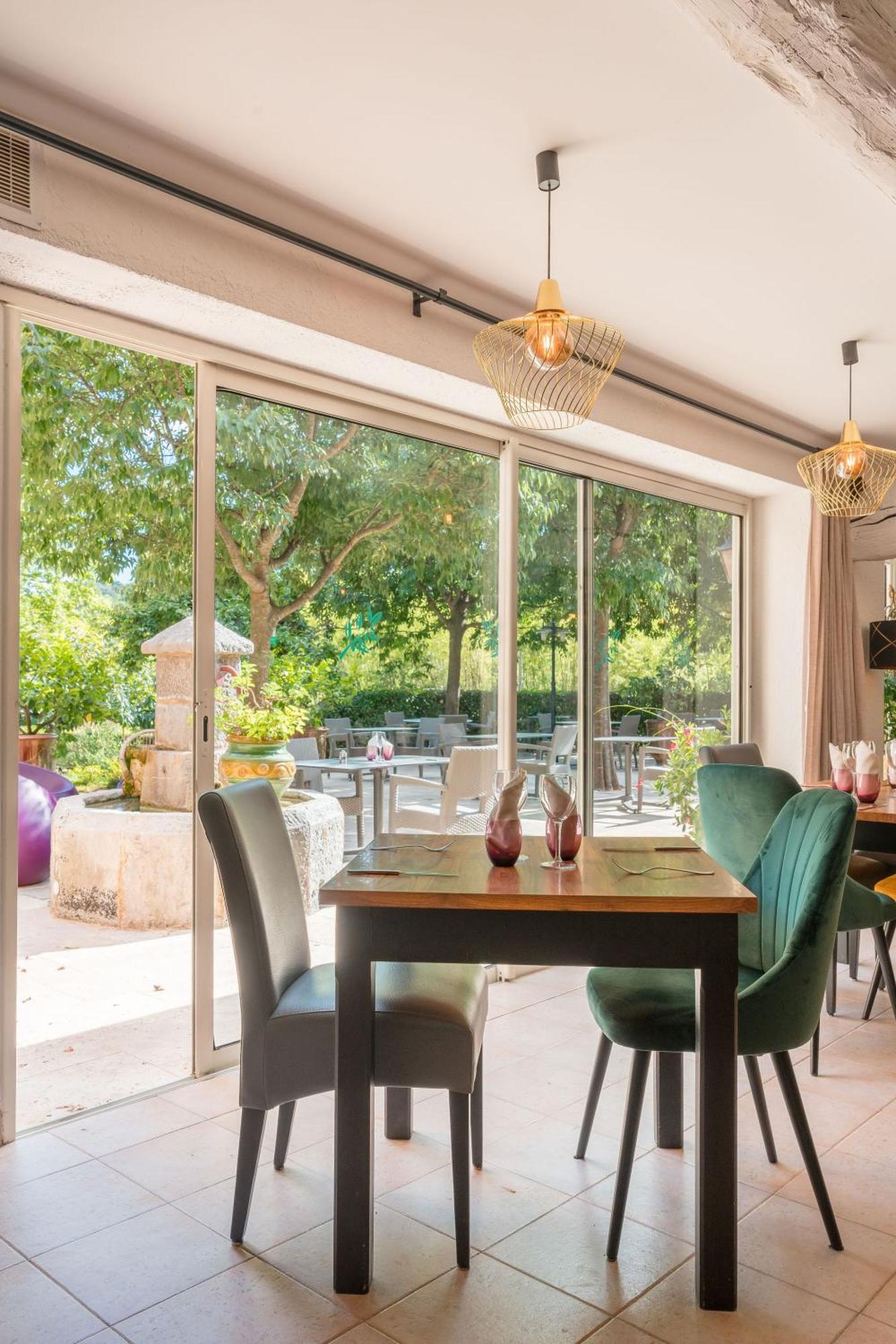 Hotel Logis Hotel Restaurant Le Pradinas