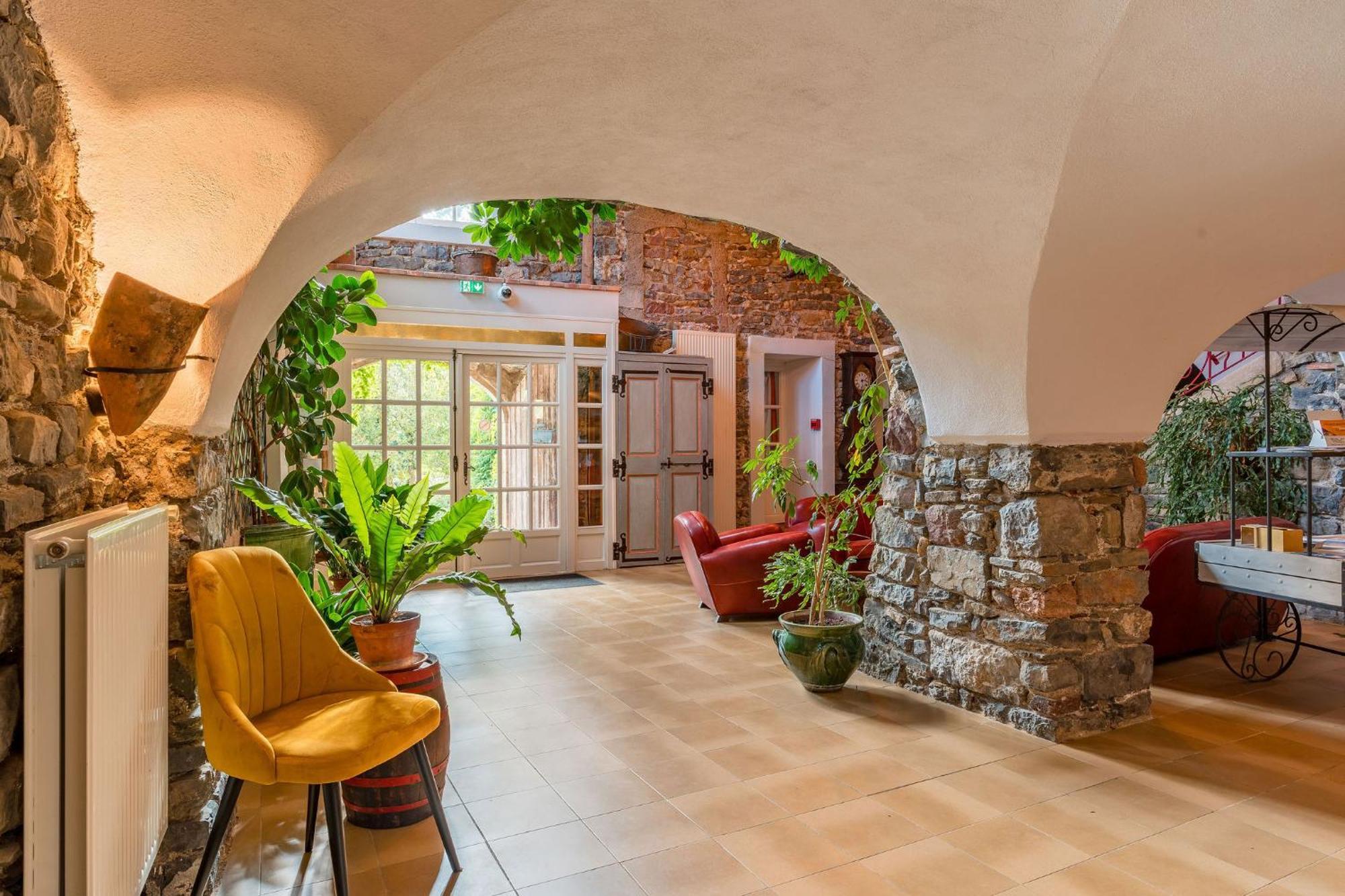 Logis Hotel Restaurant Le Pradinas
