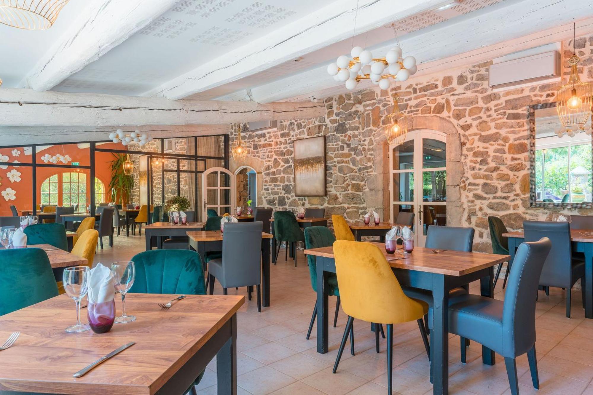 Logis Hotel Restaurant Le Pradinas Hotel 3*