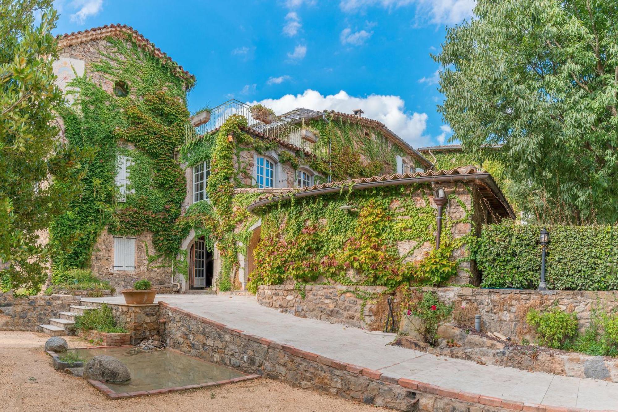 Hotel Logis Hotel Restaurant Le Pradinas