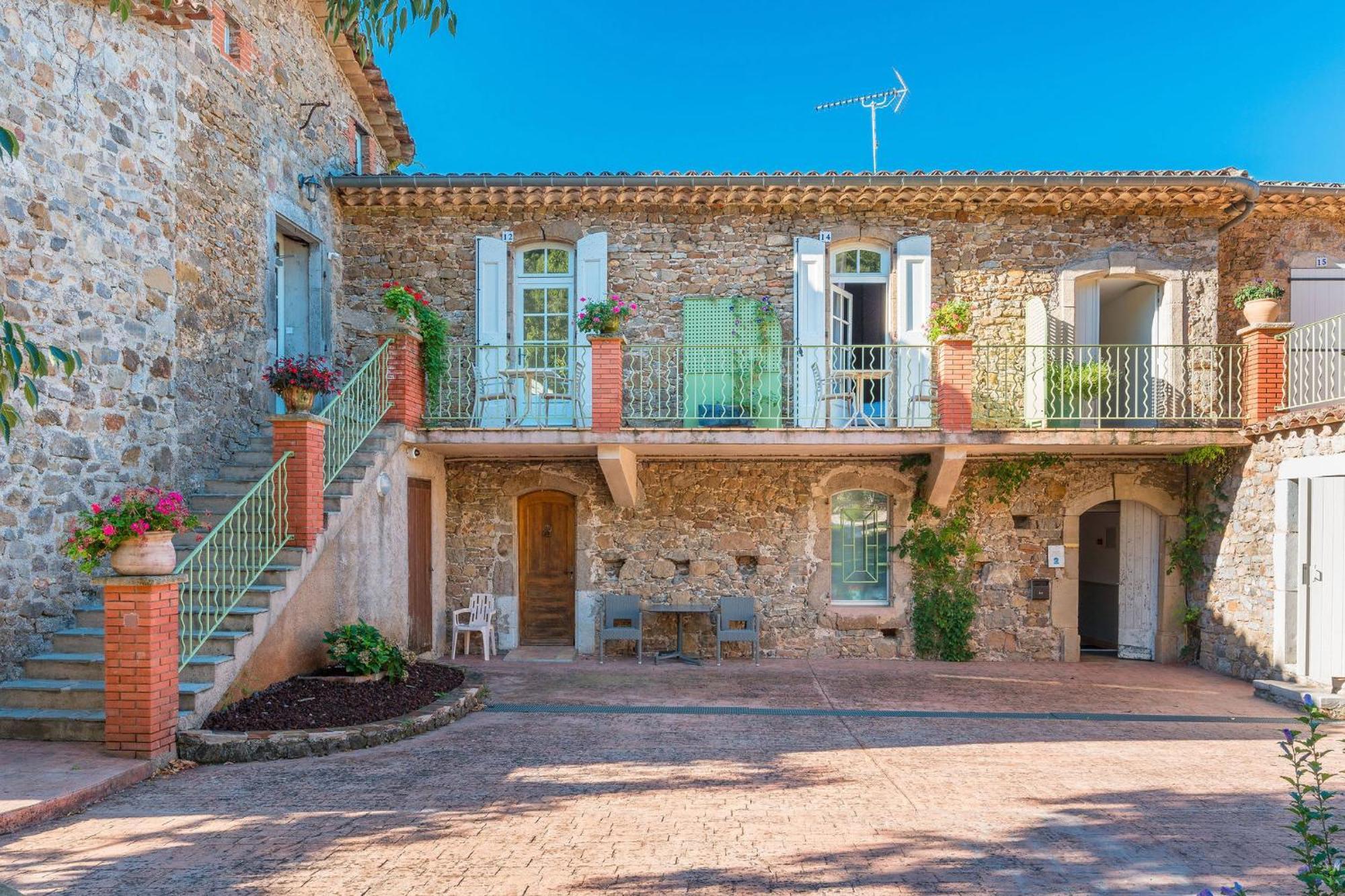 Hotel Logis Hotel Restaurant Le Pradinas 3*