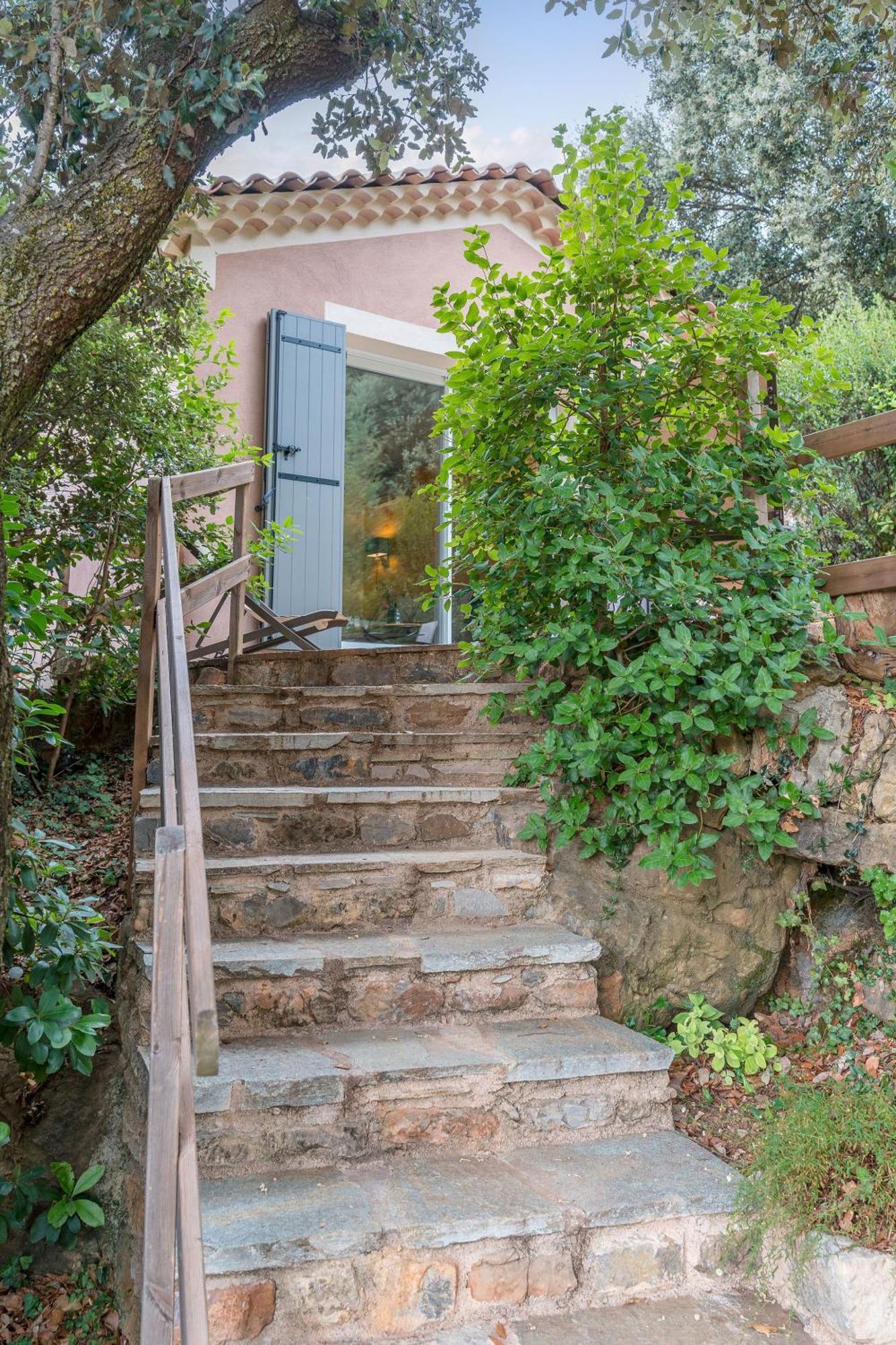 Logis Hotel Restaurant Le Pradinas 3*